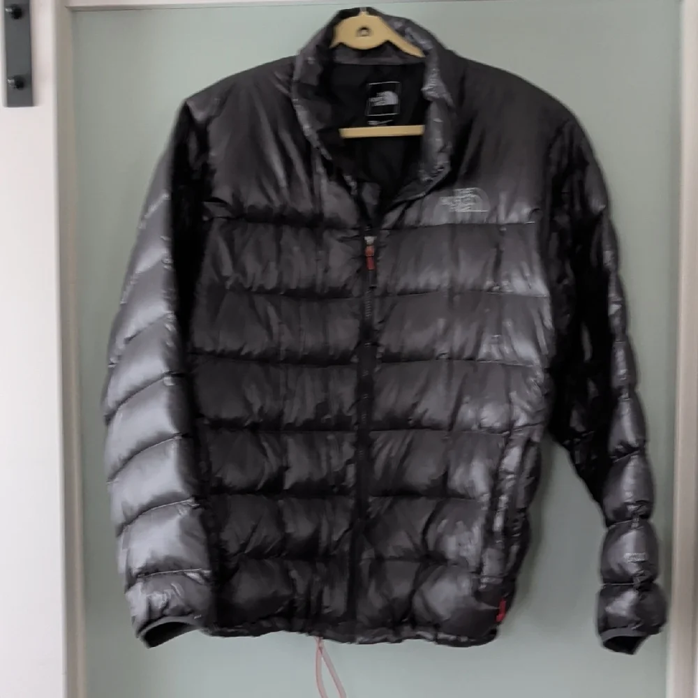 The North Face Men's Dark Gray Puffer Jacket - Picture 3 of 4